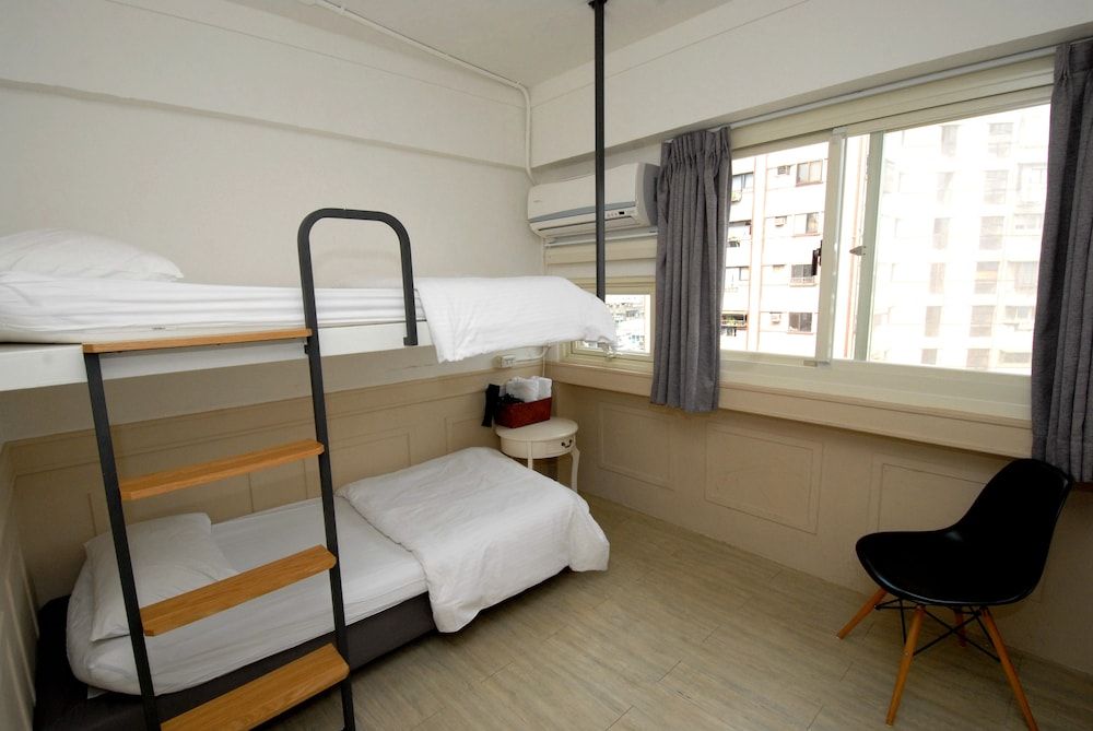 undefined Mr Lobster's Secret Den Design Hostel 4
