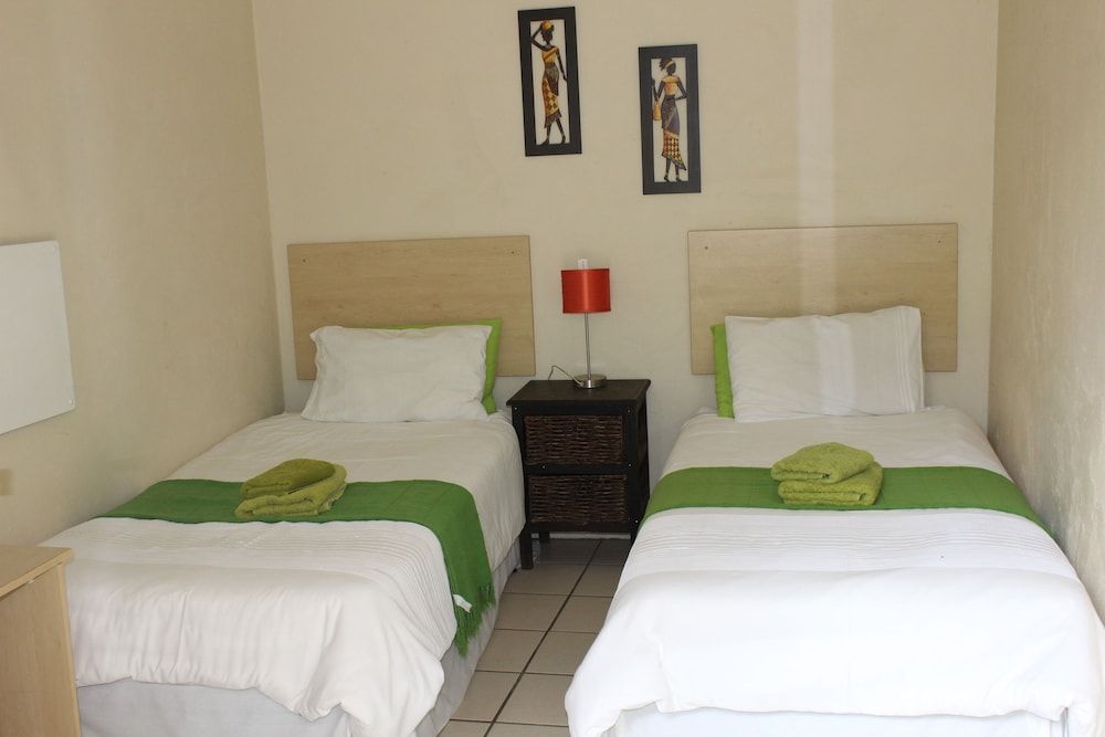 Twin Room (2)
