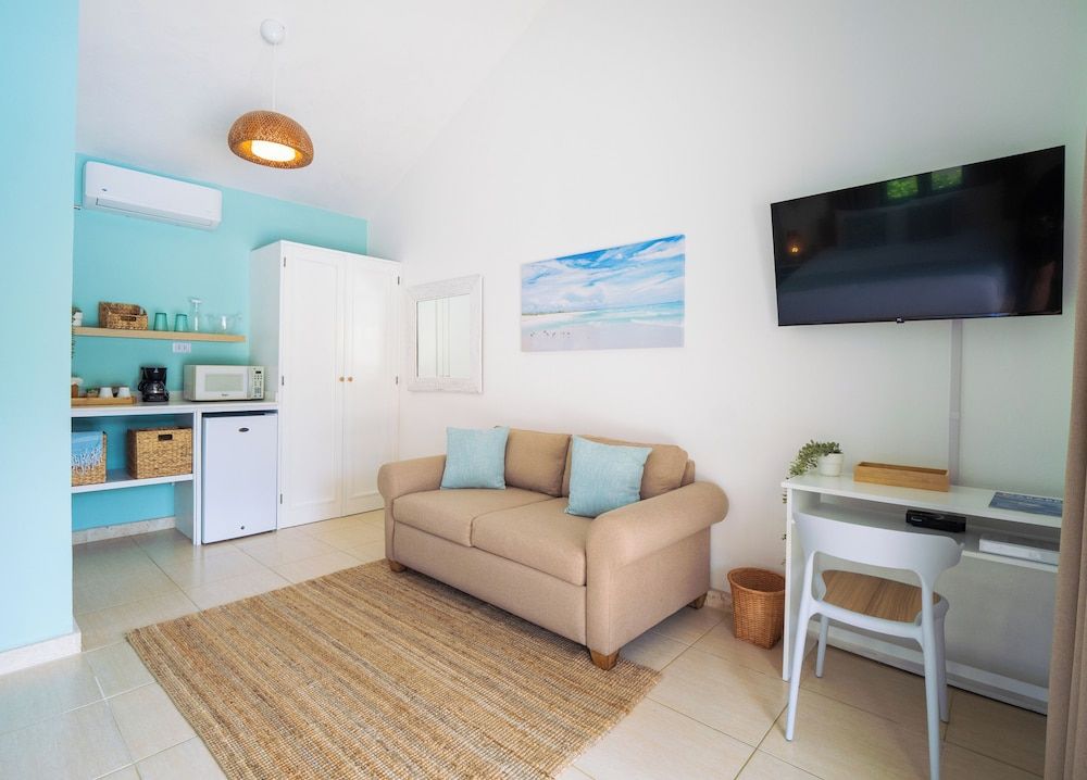 Garden by the Sea Room, 1 Queen Bed with Sofa bed, Poolside 8