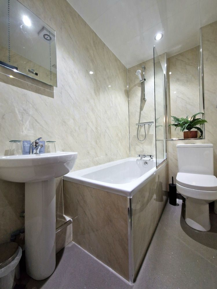 West Highland Hotel Classic Double Room 9