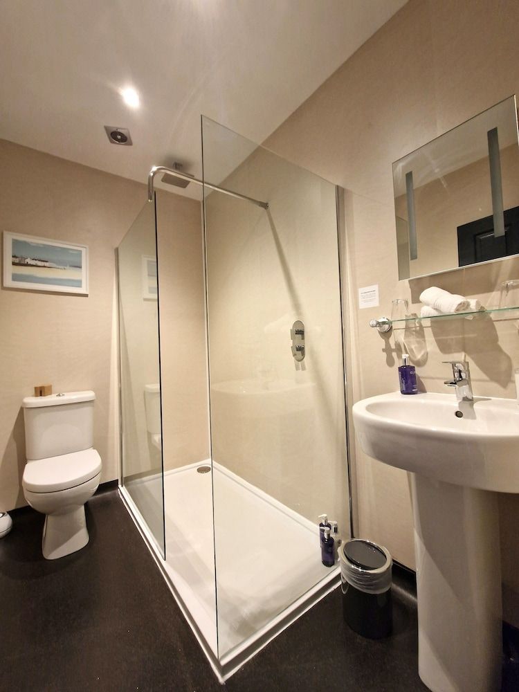 West Highland Hotel Superior Double Room 6