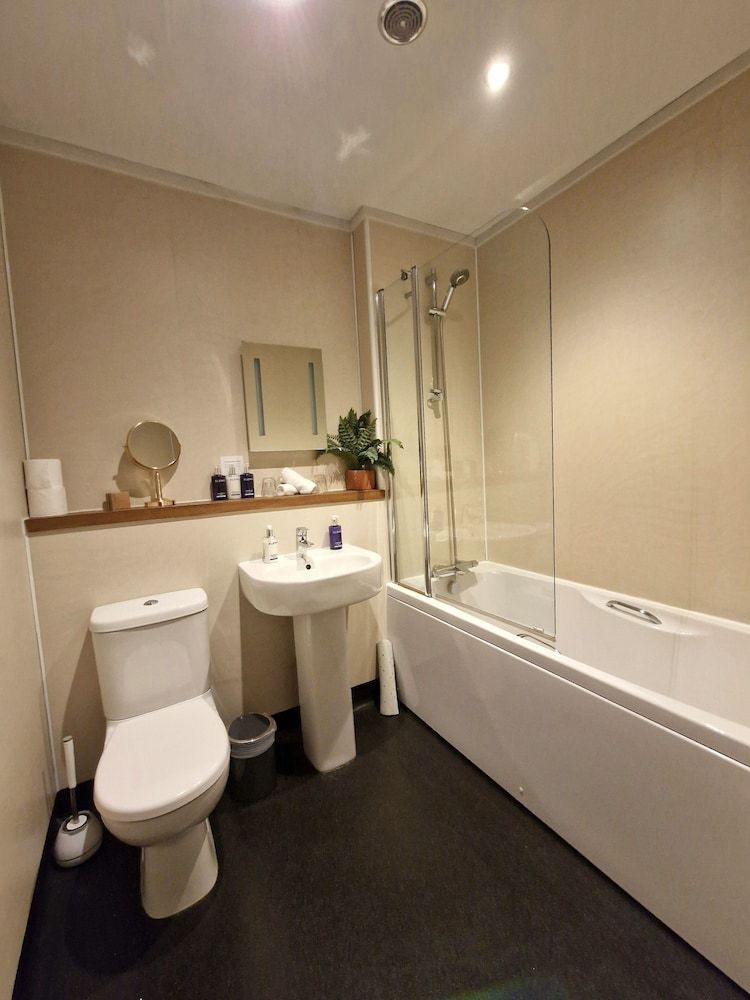 West Highland Hotel Superior Double Room 5