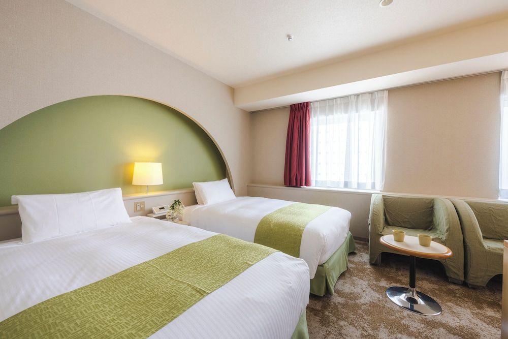Deluxe Twin Room with Breakfast, Non Smoking (33 sqm)