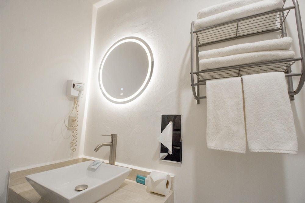 Best Western Real Tula Express Standard Room, 2 Double Beds, Non Smoking, Microwave 5