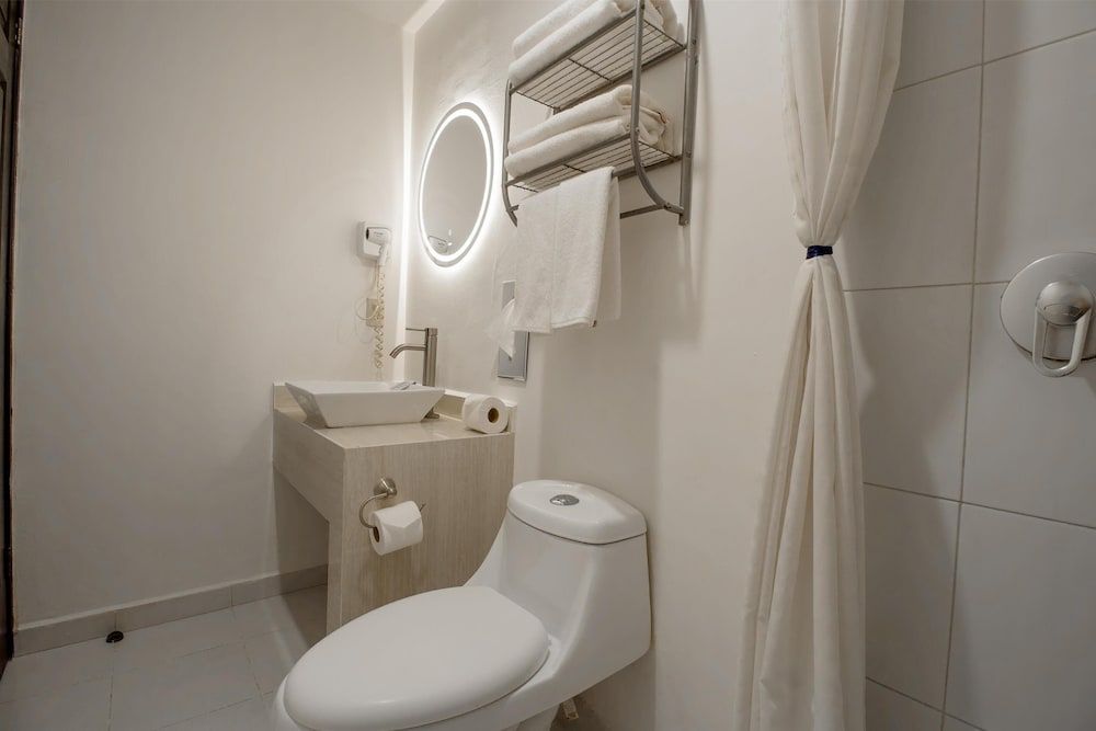 Best Western Real Tula Express Standard Room, 2 Double Beds, Non Smoking, Microwave 4