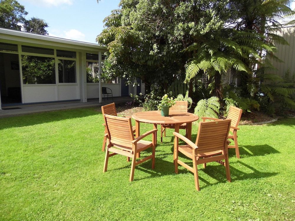 Standard Studio, 1 King Bed, Courtyard Area