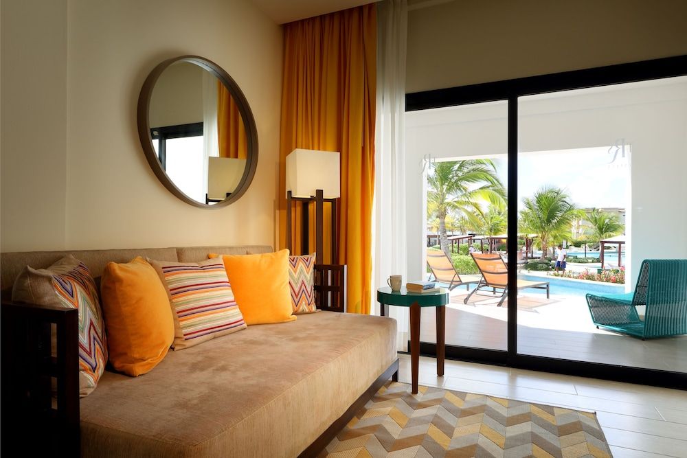 Junior Suite Swim Up Poolside+ EXCLUSIVE Cap Cana Benefits