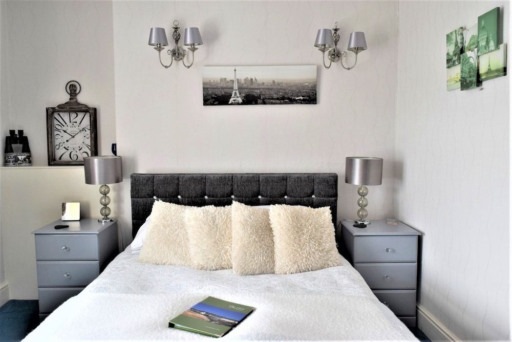 Classic Double Room, Ensuite, Sea View