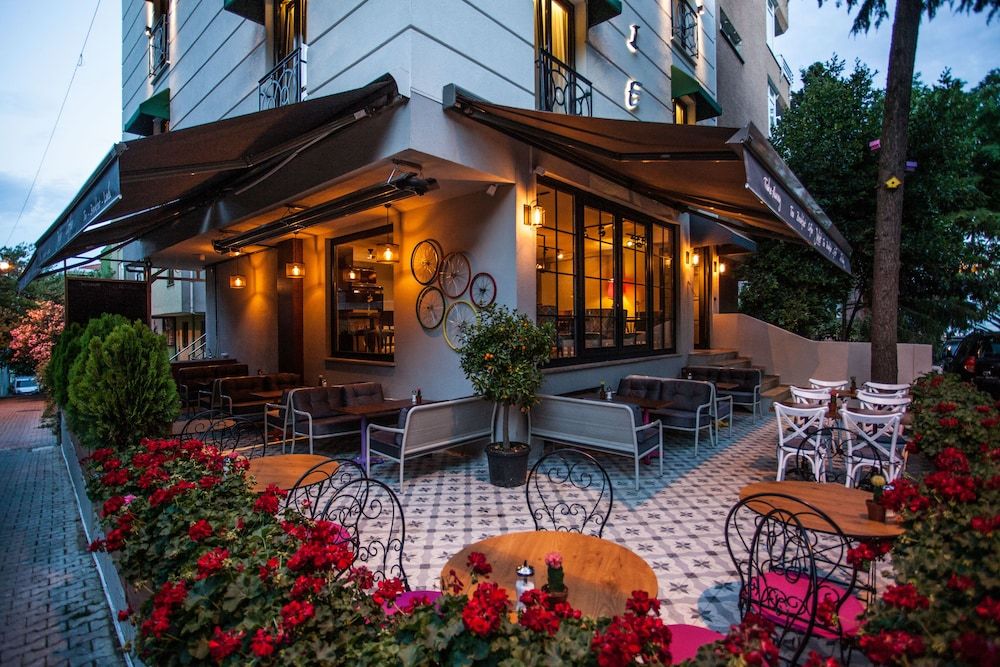 undefined Juliet Rooms & Kitchen 8