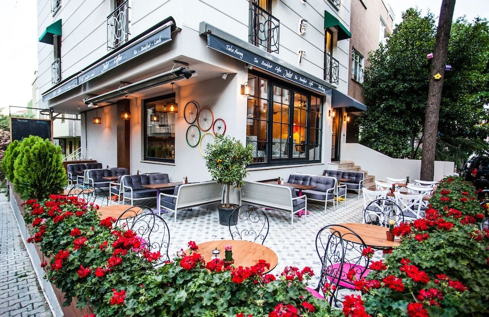 undefined Juliet Rooms & Kitchen 6