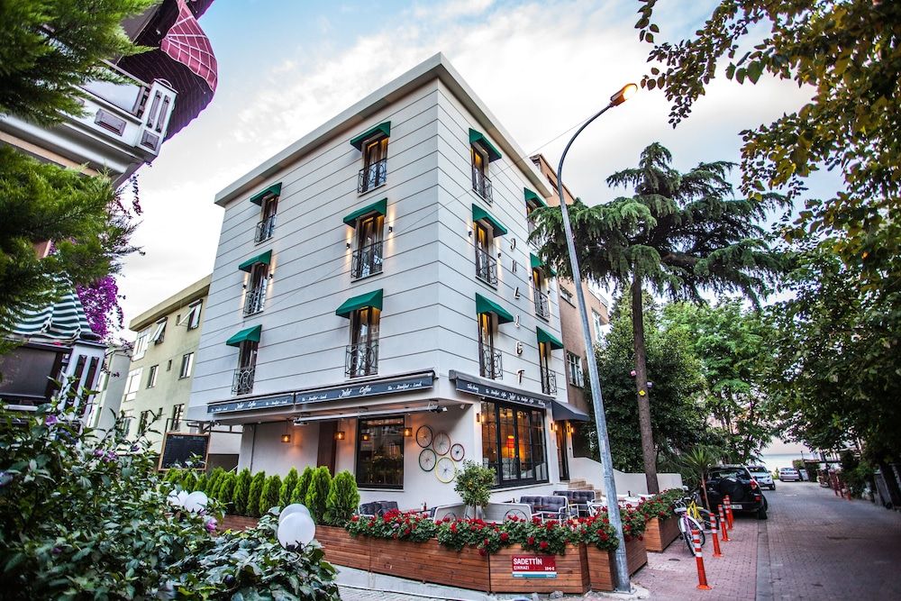 undefined Juliet Rooms & Kitchen 4