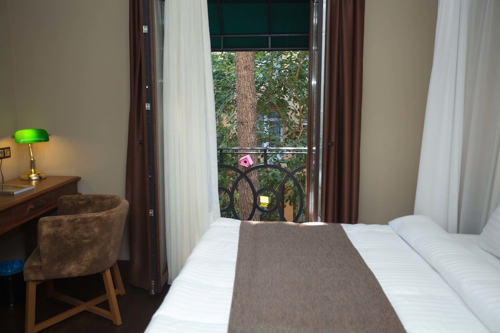 undefined Juliet Rooms & Kitchen 2