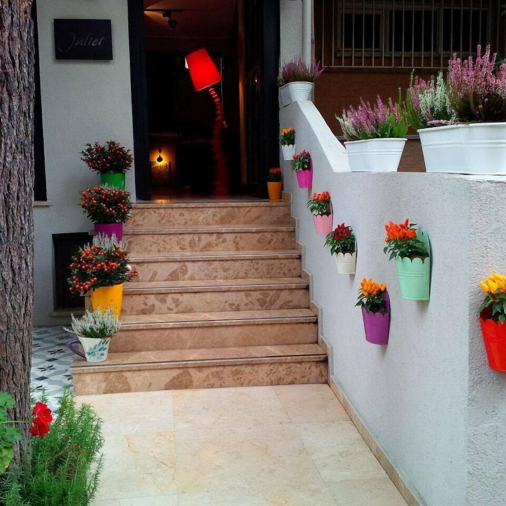 undefined Juliet Rooms & Kitchen 9