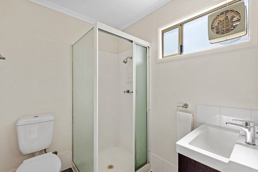 Discovery Parks - Perth Airport Superior 2 Bedroom Cabin 3