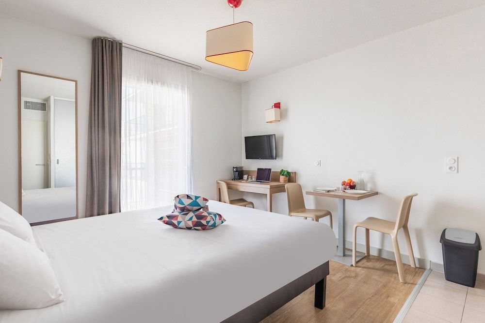 Appart'City Confort Perpignan Centre Gare Studio, 1 Double Bed 2