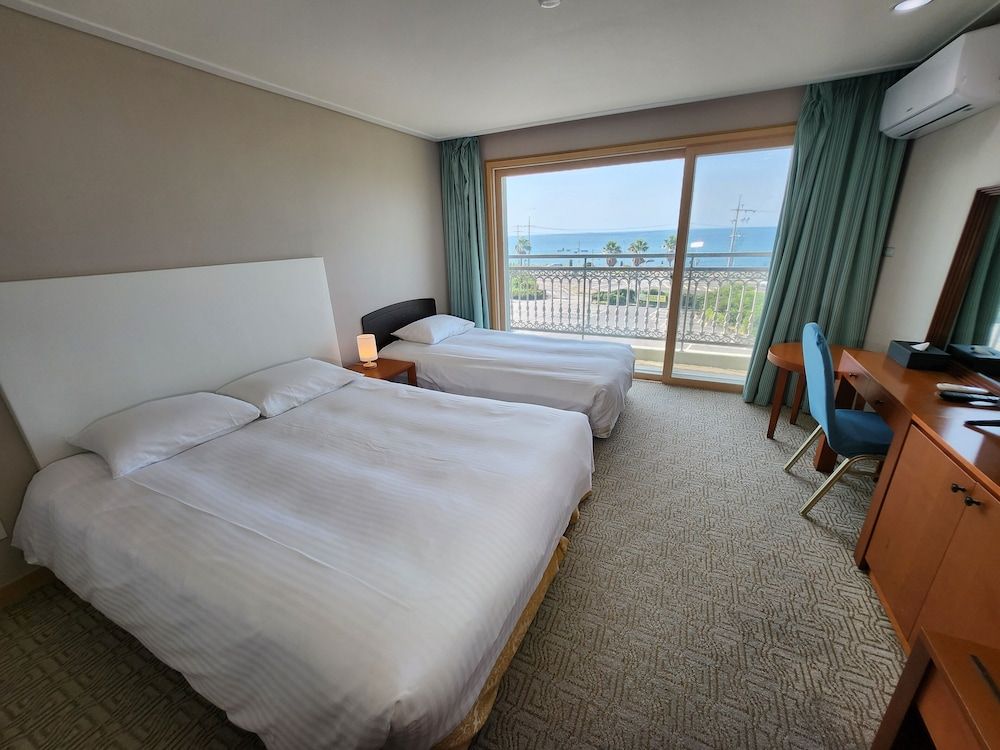 undefined AVA Hotel Jeju Hamdeok 2