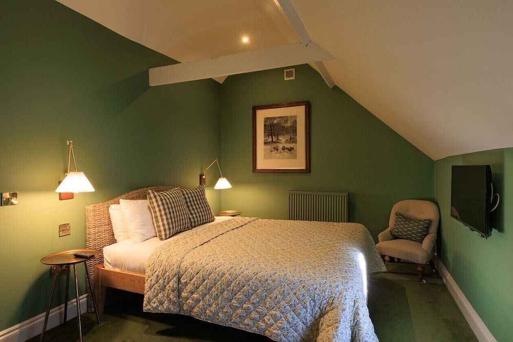 The White Hart Double Room, Ensuite 2