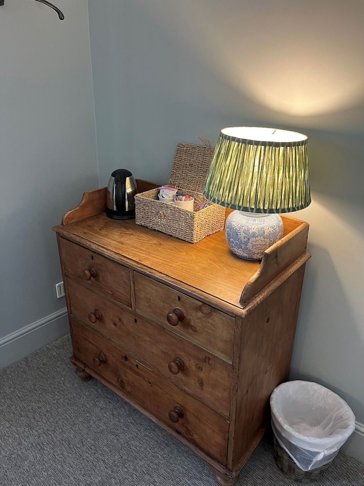 The White Hart Luxury Double Room, Ensuite 6