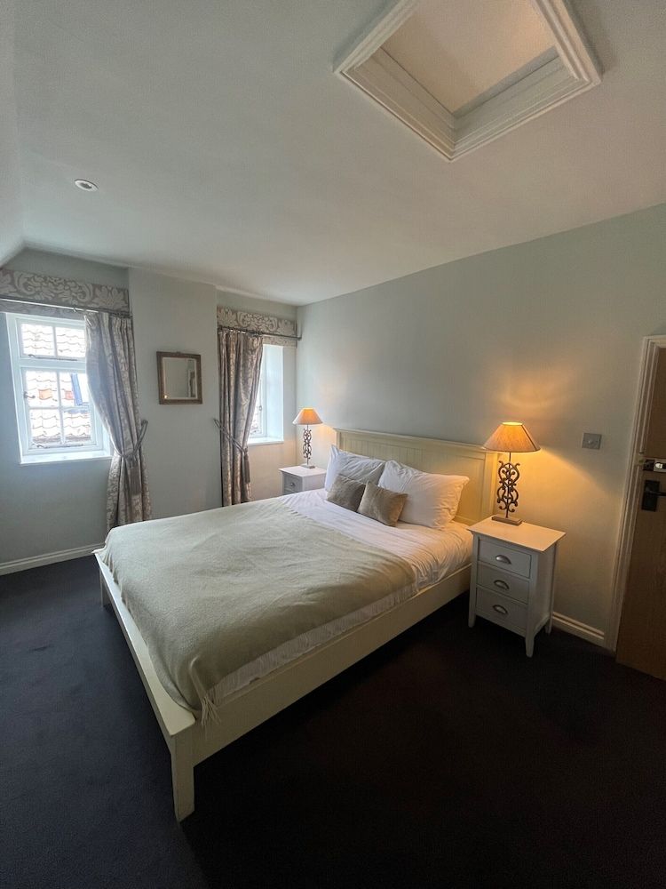 The White Hart Double Room, Ensuite 3