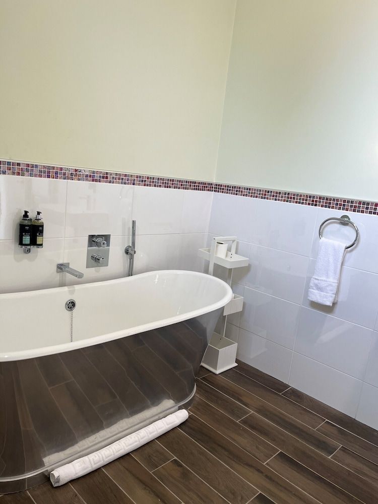 The White Hart Luxury Double Room, Ensuite 4