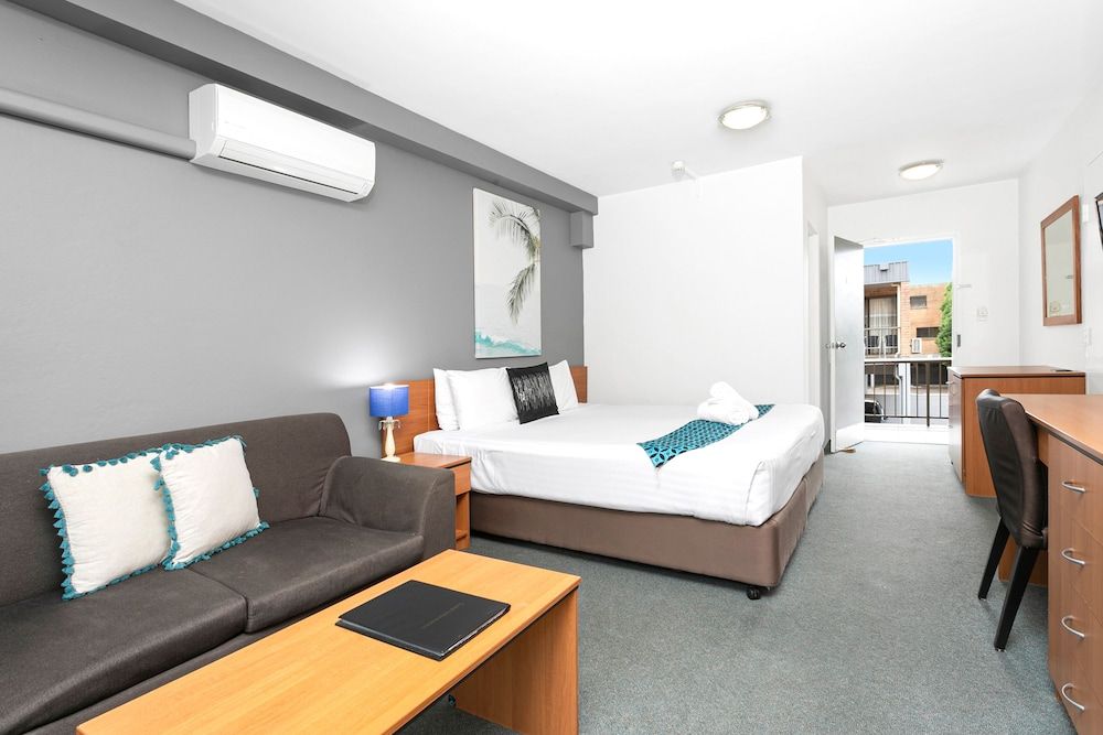 Peninsula Nelson Bay Motel and Serviced Apartments Standard King Room 2