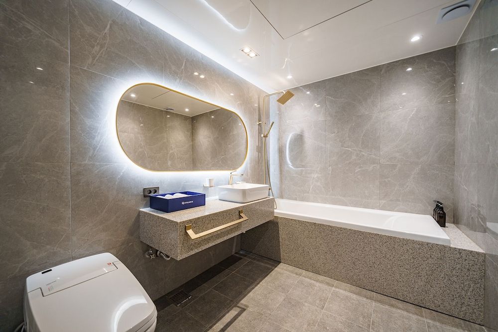 Hotel Millennium Premium Double Room 4