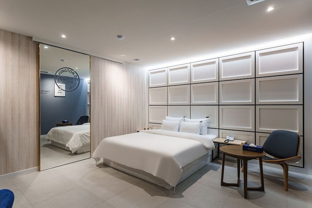 Hotel Millennium Premium Double Room 3