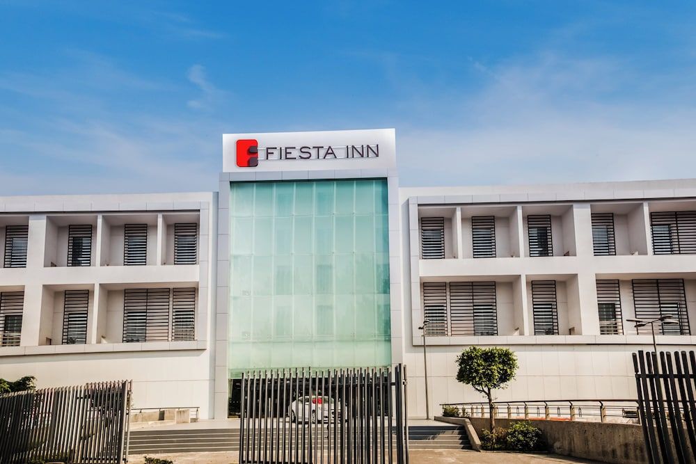 undefined Fiesta Inn Plaza Central Aeropuerto 3