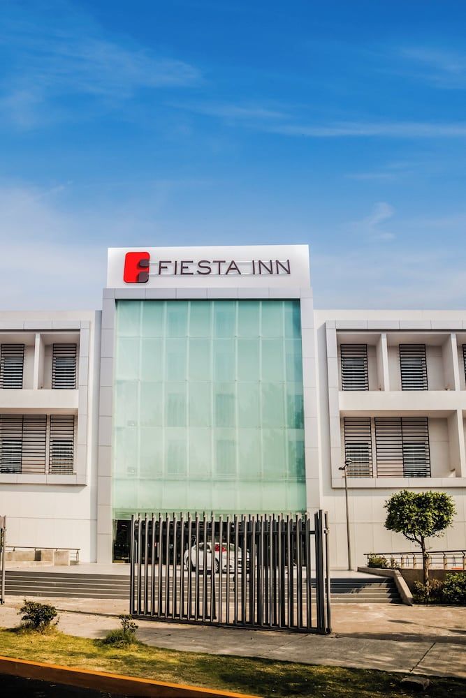 undefined Fiesta Inn Plaza Central Aeropuerto 5