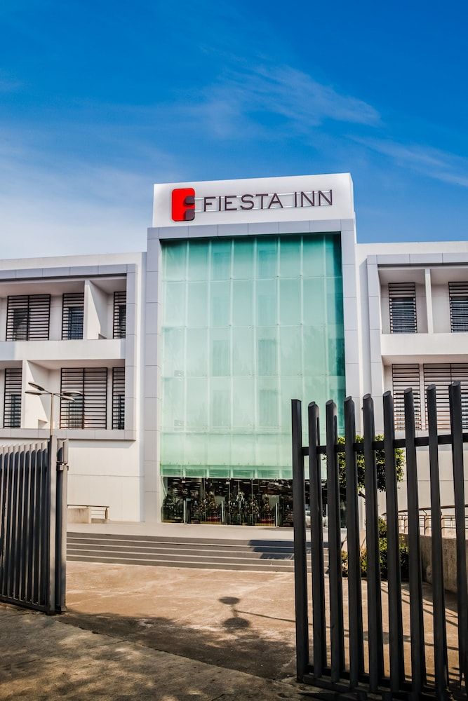 undefined Fiesta Inn Plaza Central Aeropuerto 5