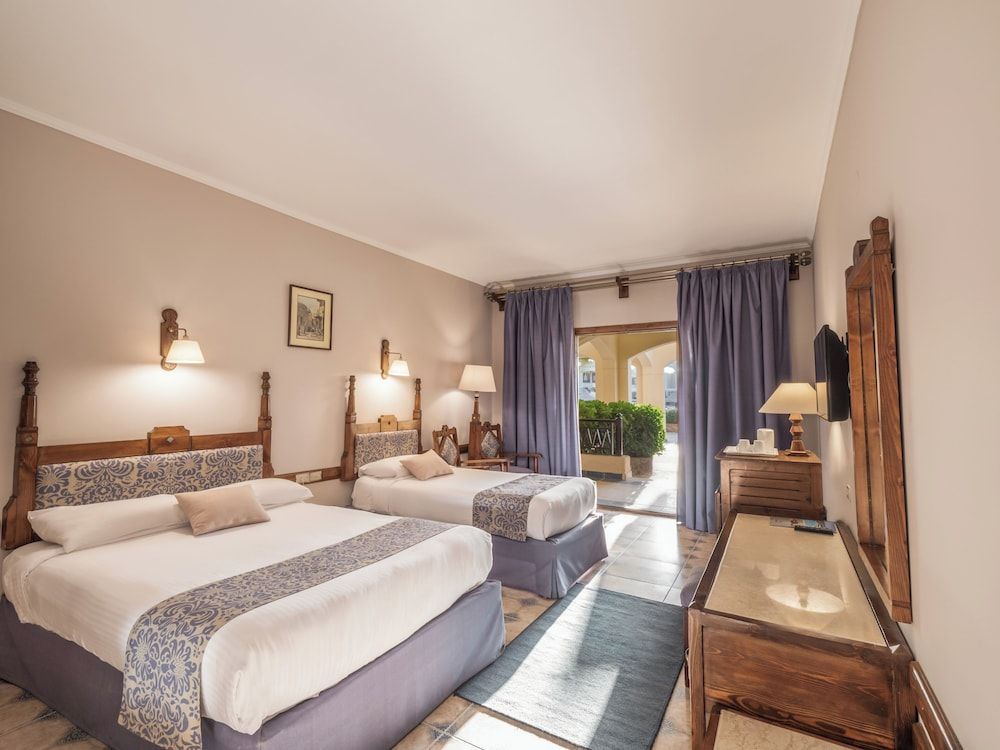 Premium Pool View Room