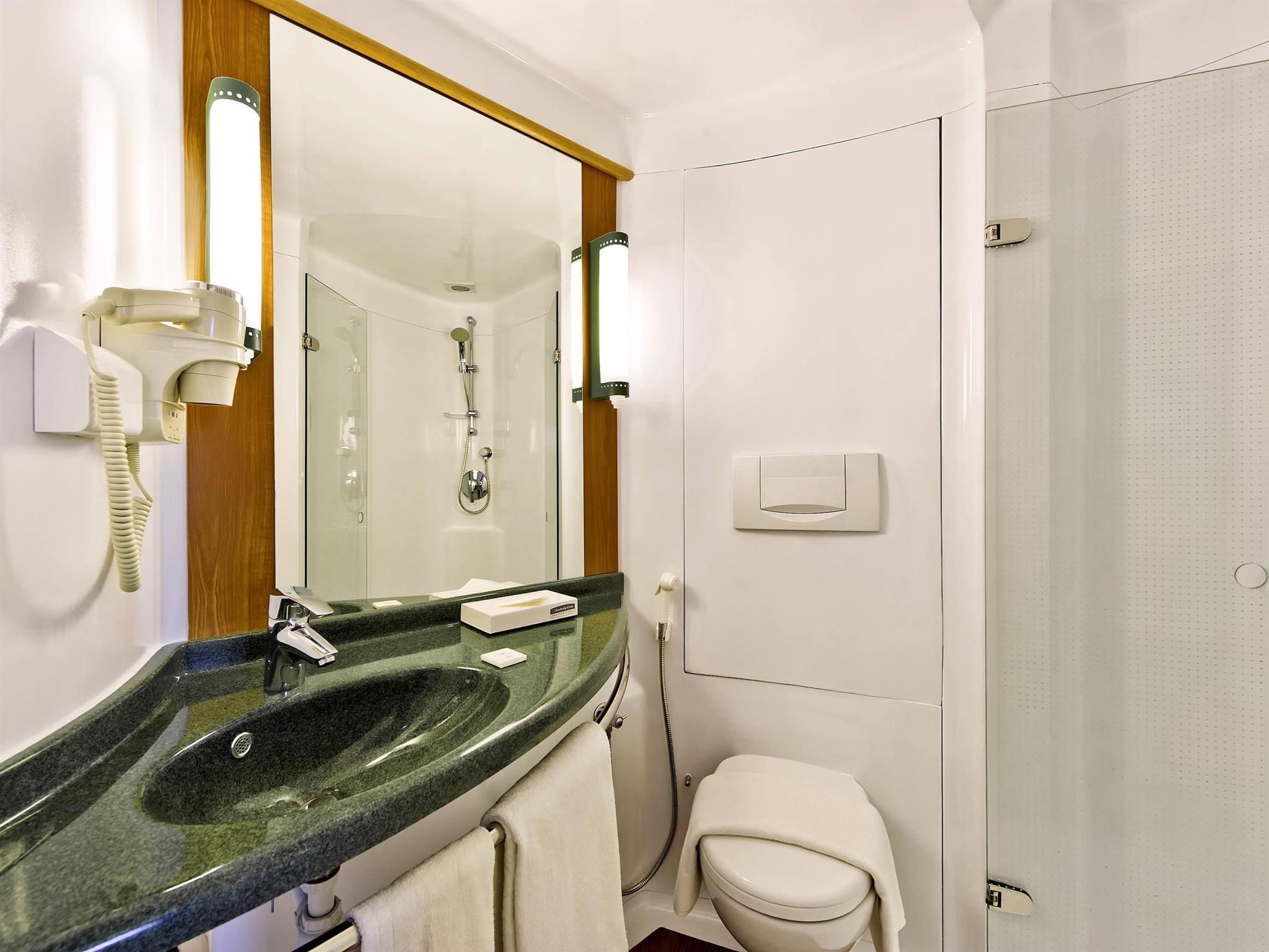 Standard Room, 1 Queen Bed