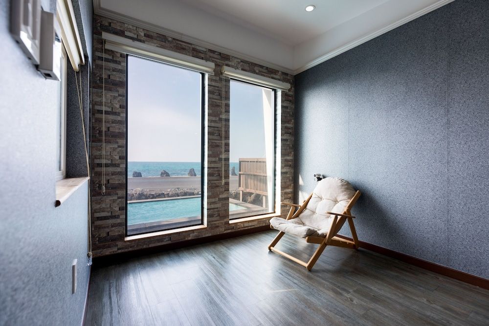 Aqua BEAutique Double Room, Private Pool, Ocean View 12