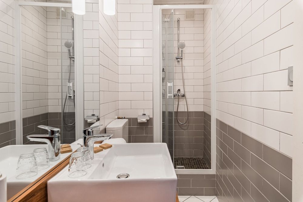 Globe et Cecil Hôtel Classic Double Room 4