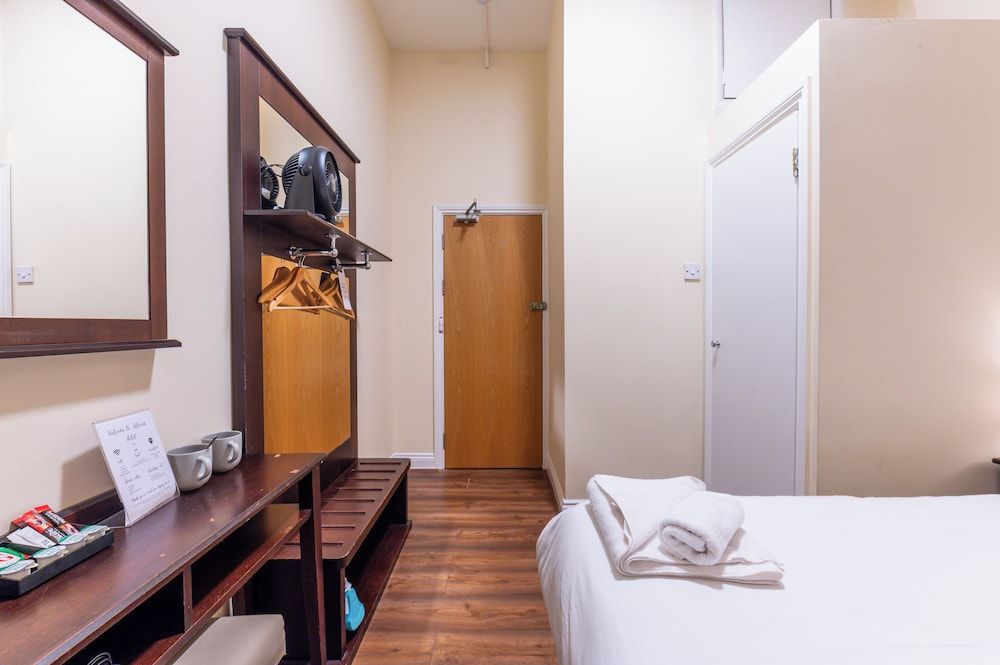 Astoria Hotel Double Room, Ensuite 11