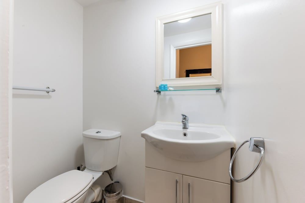 Astoria Hotel Double Room, Ensuite 10