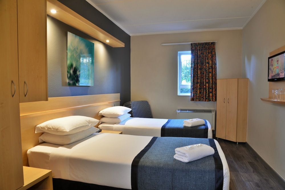 Non Smoking Twin Room with Sofa Bed