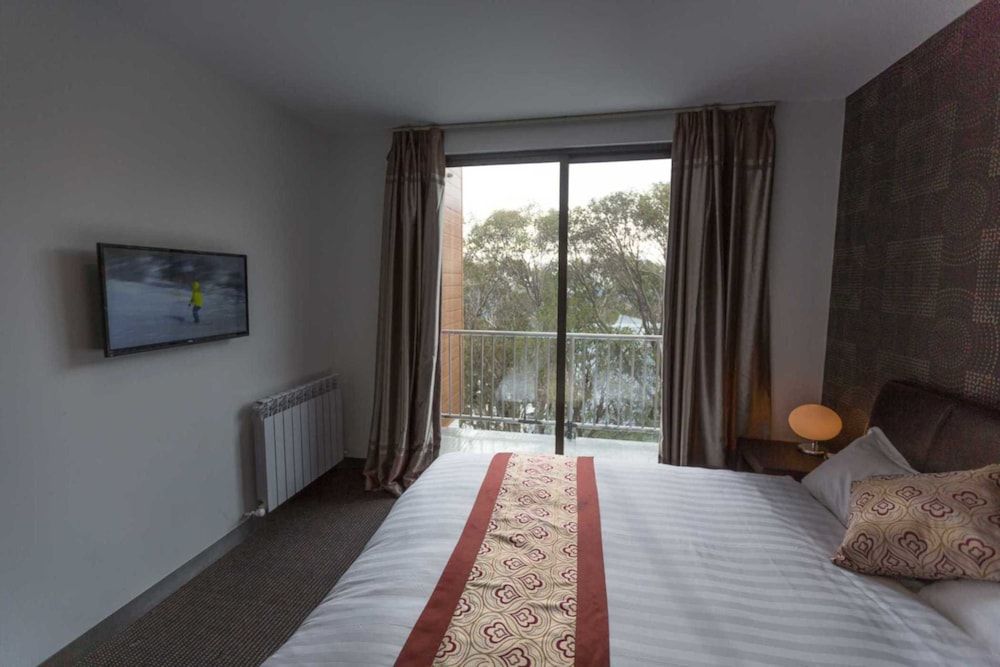 Queen Balcony Room