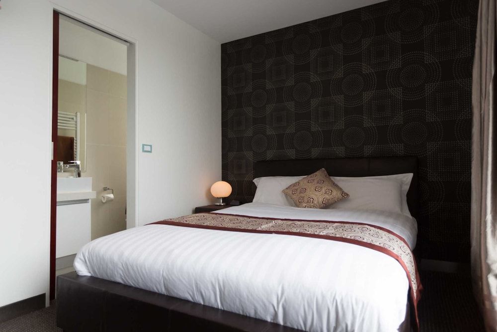 Standard Queen Room