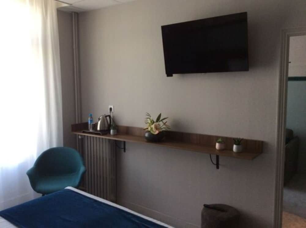 Suite, 1 King Bed, Non Smoking, Balcony (Living Room;Twin bed on request)