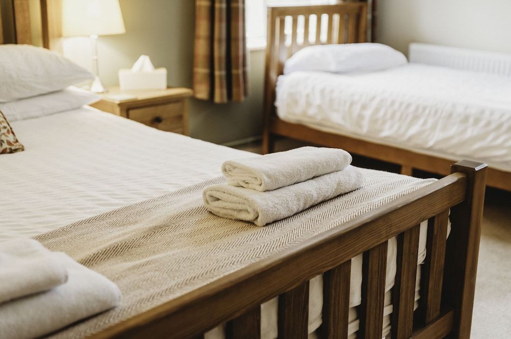 The White Lion Inn Standard Suite, Ensuite