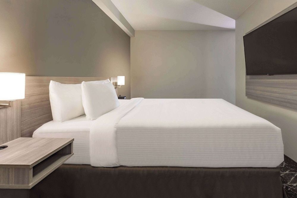 Suite, 1 Bedroom, Non Smoking (1 Queen Bed)