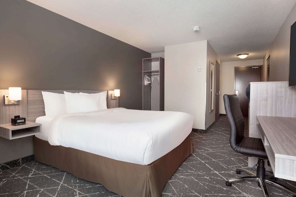 Accessible Room, 1 Queen, Fridge, Microwave,Non Smoking