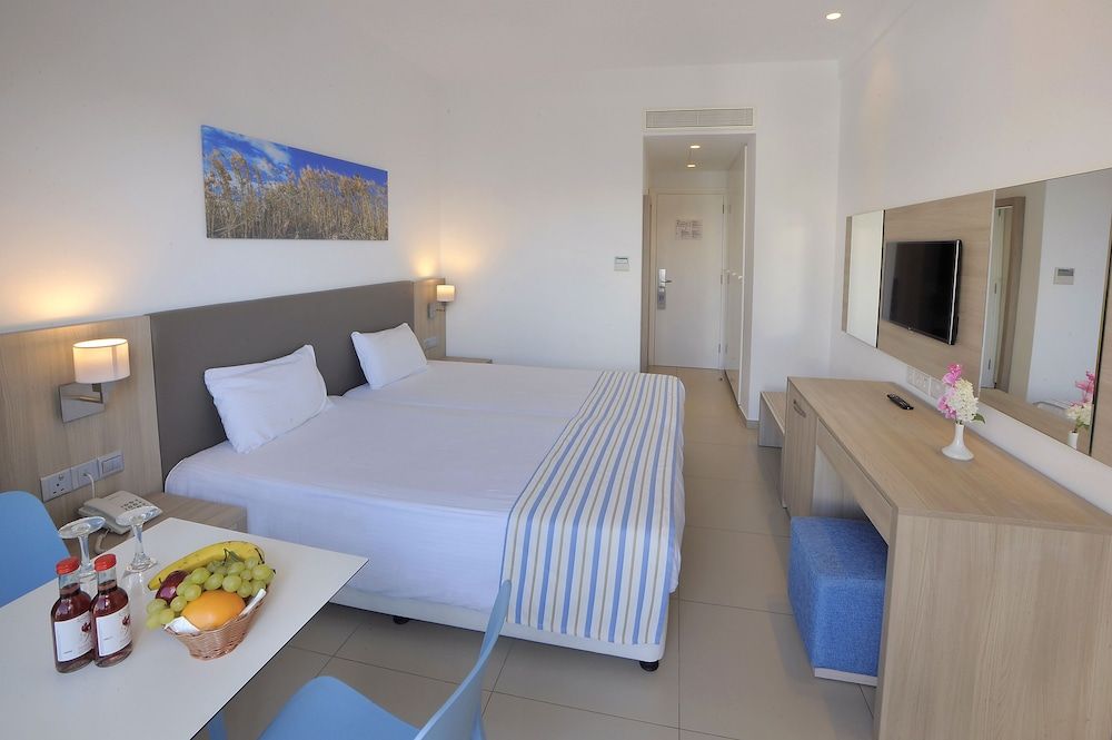 Superior Room, Pool View