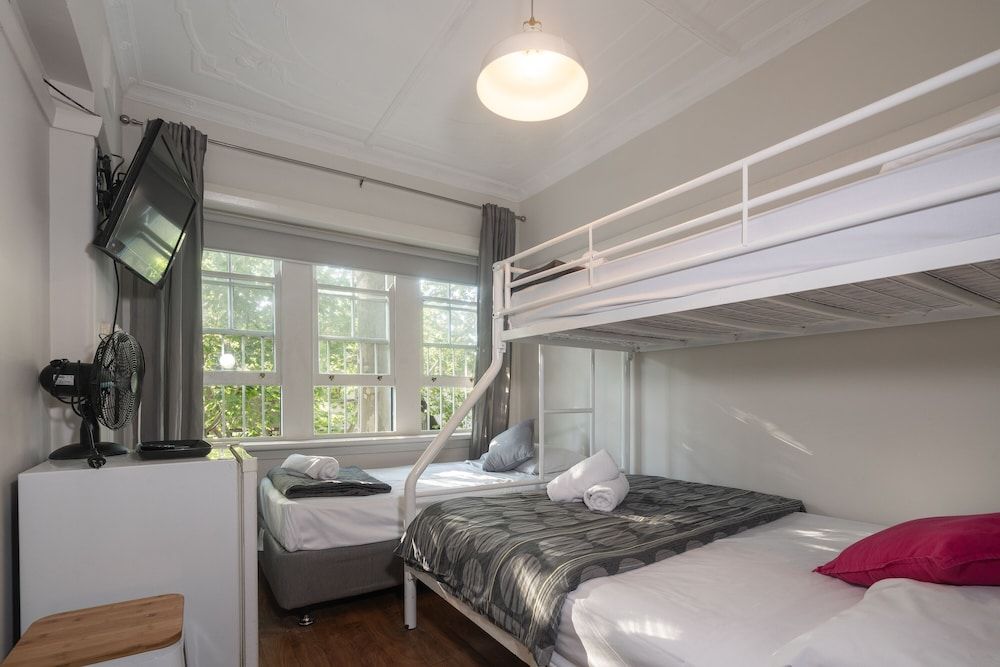 Highfield Hotel Family Room, Shared Bathroom