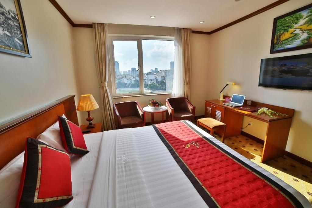 undefined Sunny Hotel 1 8