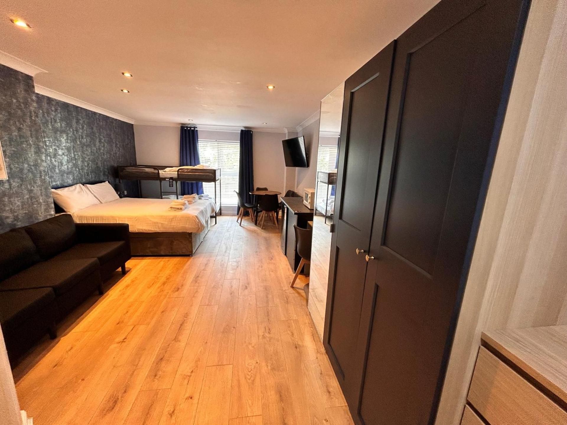 Deluxe Family Suite
