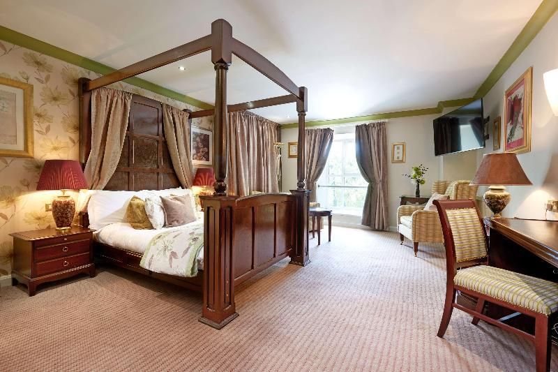 The Hillcrest Hotel Superior