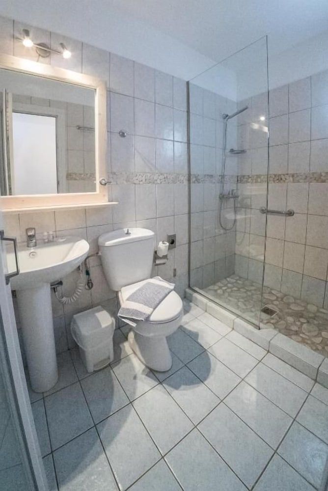 Paradise Beach Resort Standard Room 16