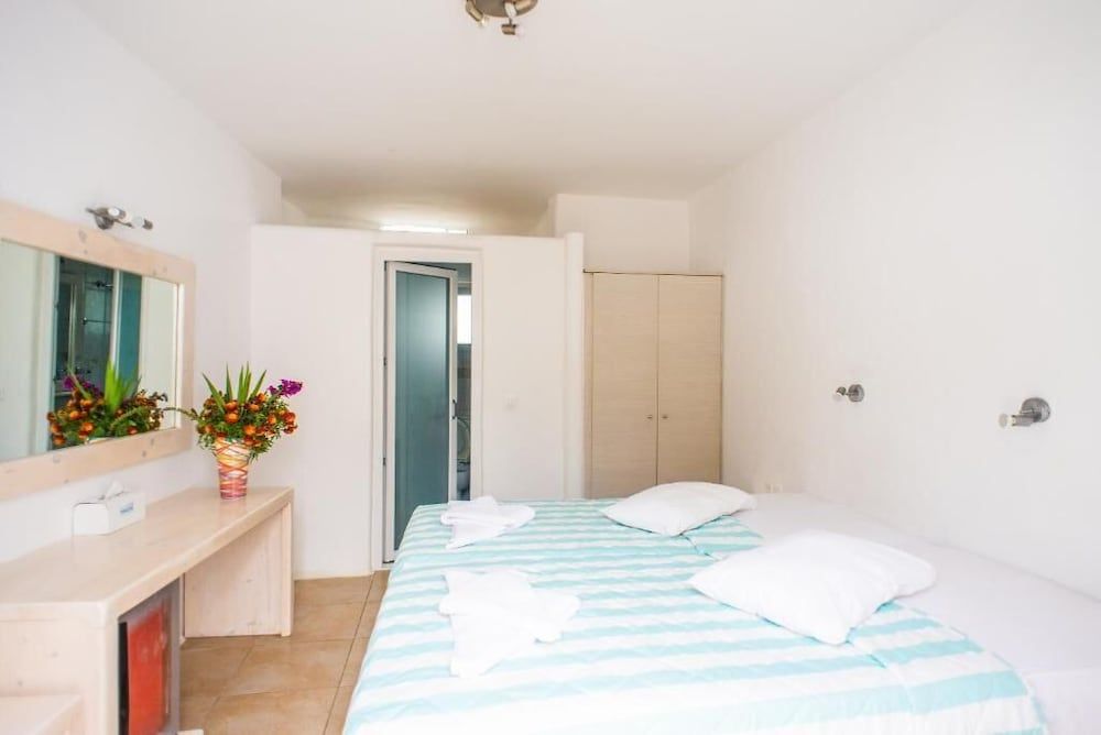 Paradise Beach Resort Standard Room 8